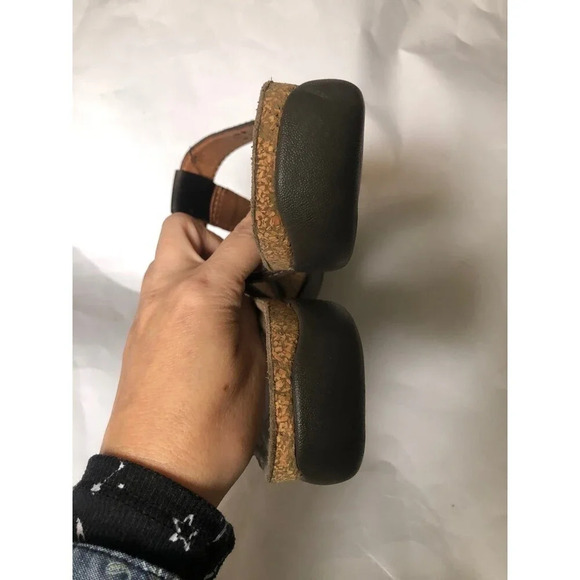 Keen Women’s sandals size 7 - Picture 4 of 6